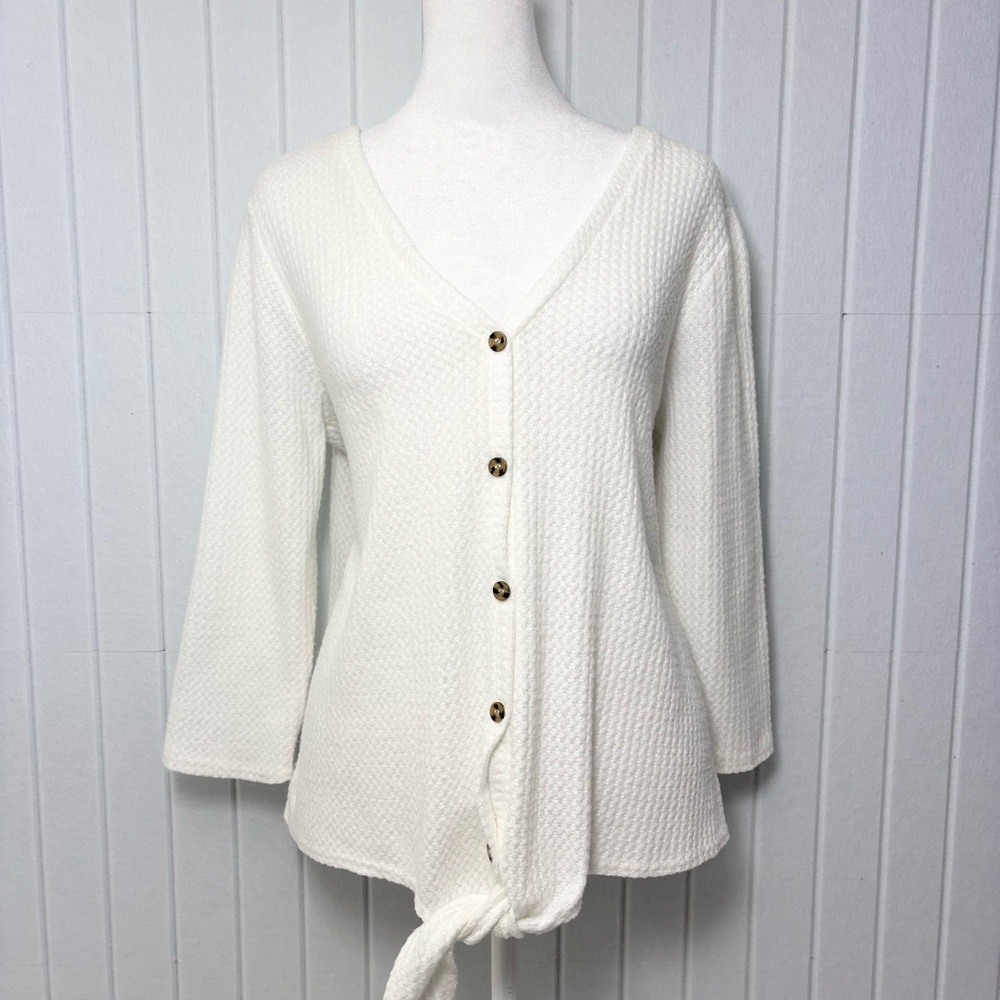 Green‎ Envelope Cream V-Neck Sweater with Button Detail Size M
